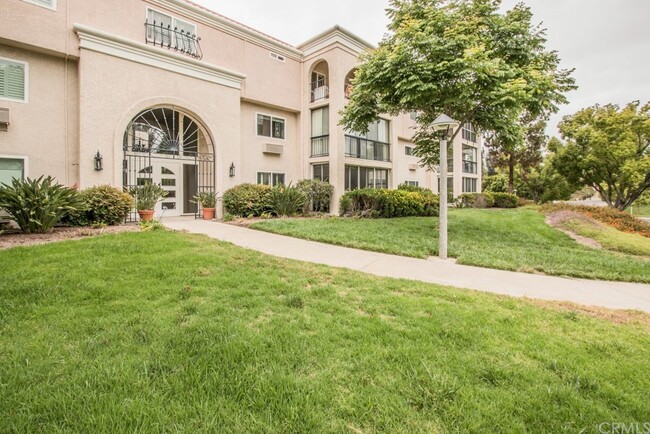 Building Photo - 5500 Paseo Del Lago W