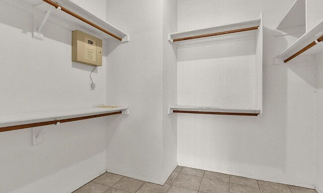 Building Photo - 3110 W Baylor Ln