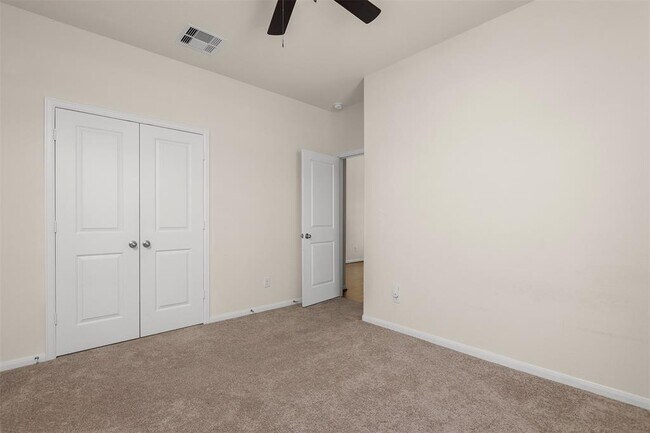 Building Photo - 2701 Bayrose Dr