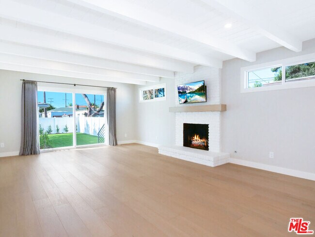 Building Photo - 11323 Utopia Ave