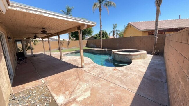 Building Photo - Pool Home in North La Quinta