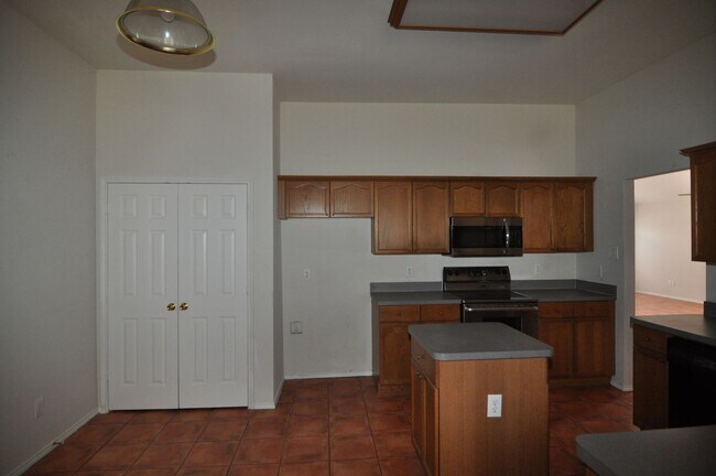 Building Photo - 4700 St Thomas Pl