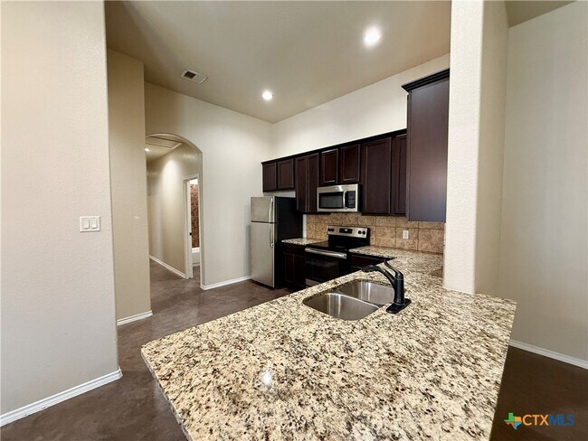 Building Photo - 424 Jack Rabbit Ln