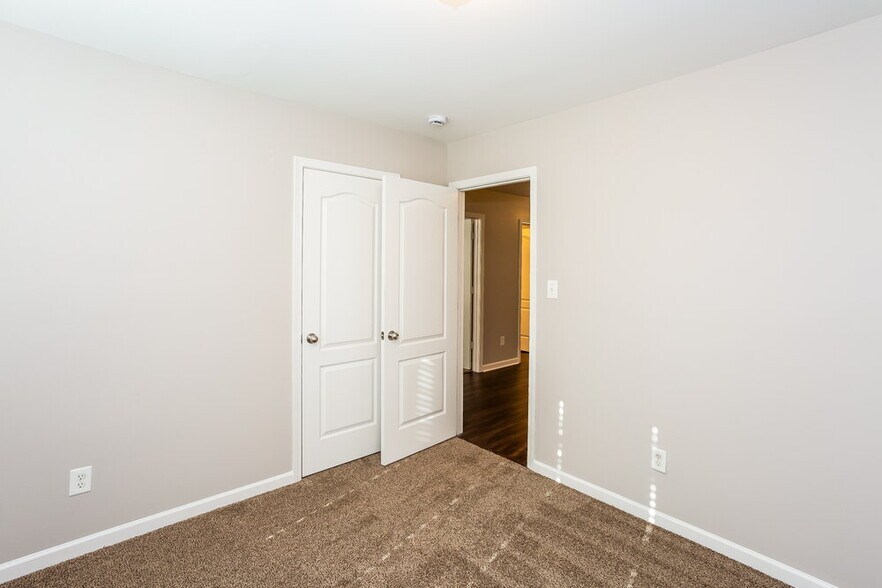 Building Photo - 363 Morning Dew Dr