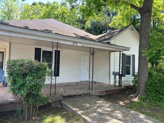 Primary Photo - 324 W Poplar St