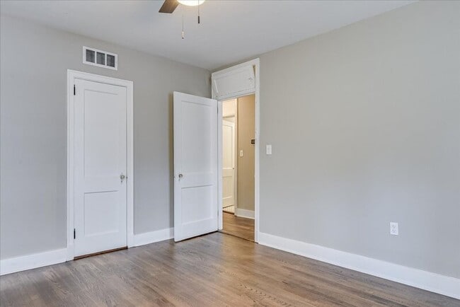 Building Photo - 2214 Breckenbridge Ave