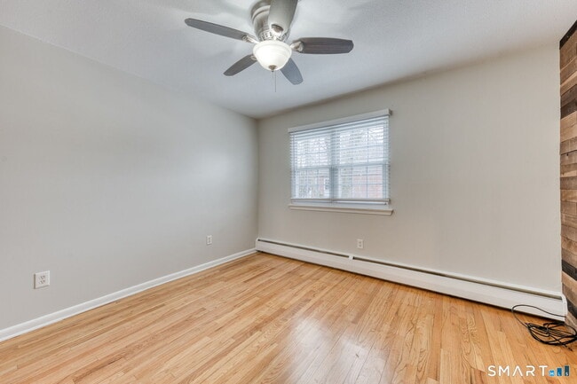 Building Photo - 66 Beths Ave