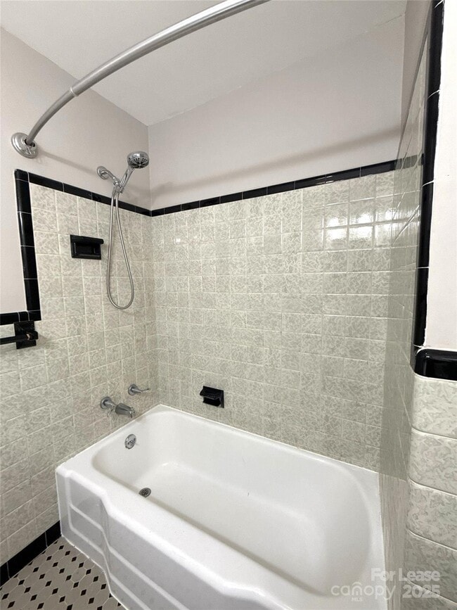 Building Photo - 2023 Robin Rd