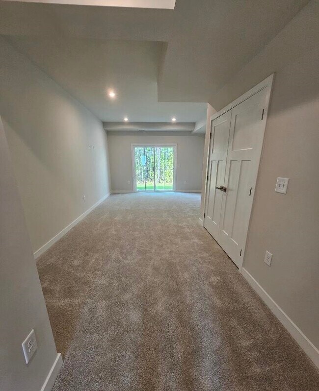 Building Photo - 303 Golan Cir