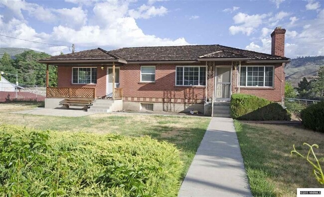 Building Photo - COUNTRY LIVING JUST OUTSIDE OF RENO!