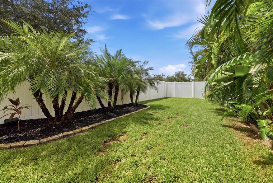 Building Photo - 10519 Whispering Hammock Dr