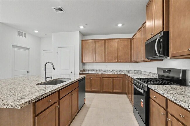 Building Photo - 72 Hornbeck Ln