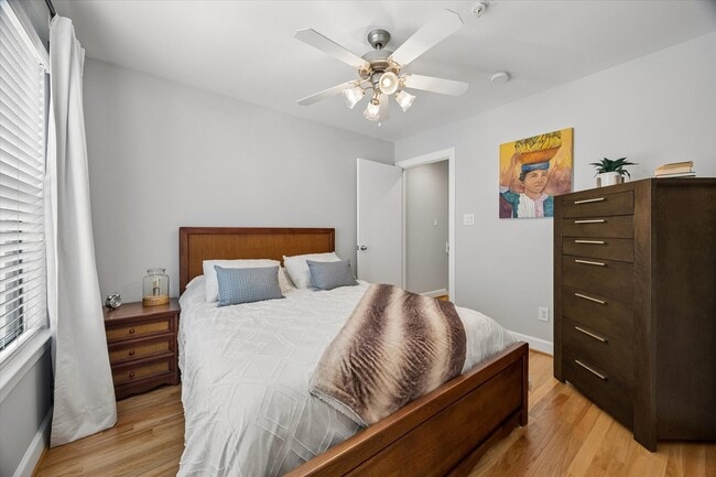 Building Photo - 8715 Meadowcroft Dr