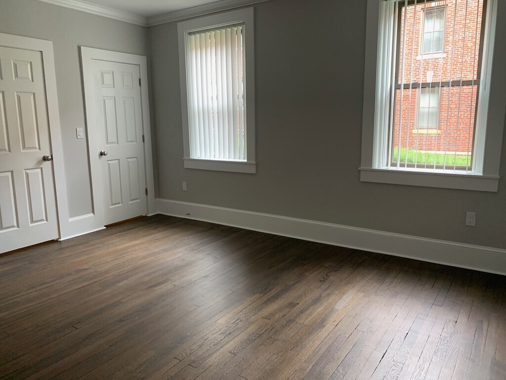 Building Photo - 72 Longwood Ave