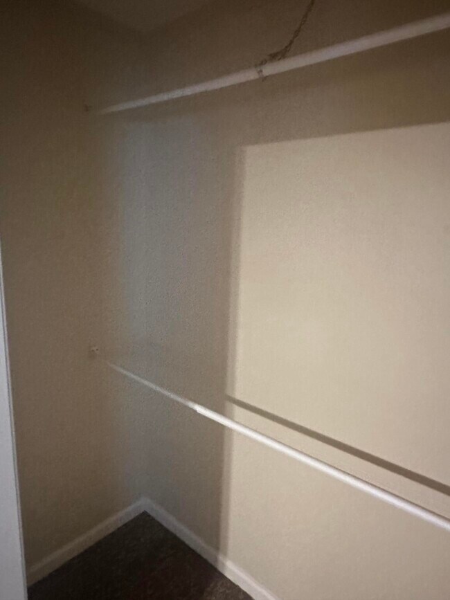 Building Photo - 2005 River Ridge Rd