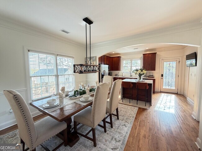 Building Photo - 133 Hilltop Dr SW