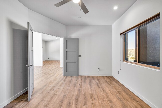 Building Photo - 7760 Arrowhead Dr
