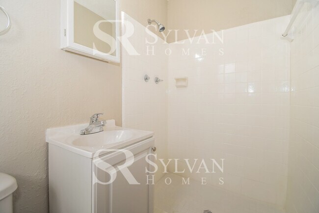 Building Photo - One-level living at its best