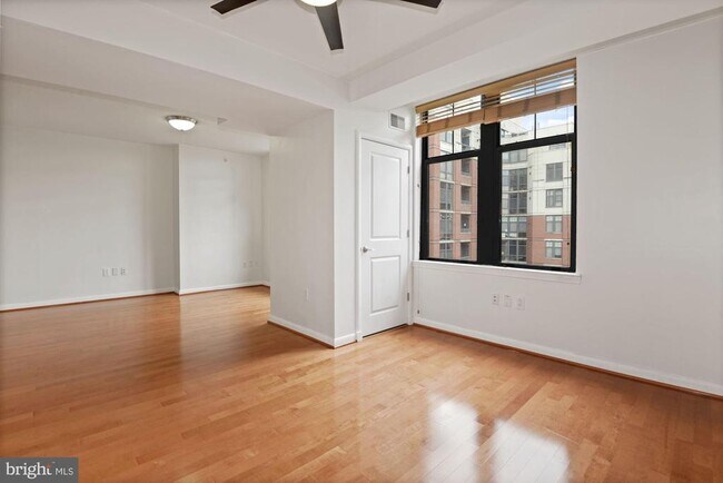 Building Photo - 1021 N Garfield St