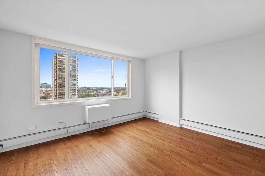 Building Photo - 1344 N Dearborn St