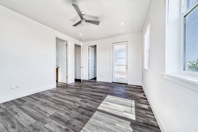 Building Photo - 2221 Tapia Wy