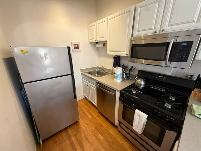 Building Photo - 670 Tremont St