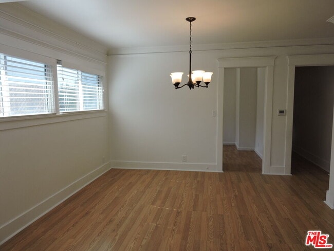 Building Photo - 559 N Windsor Blvd