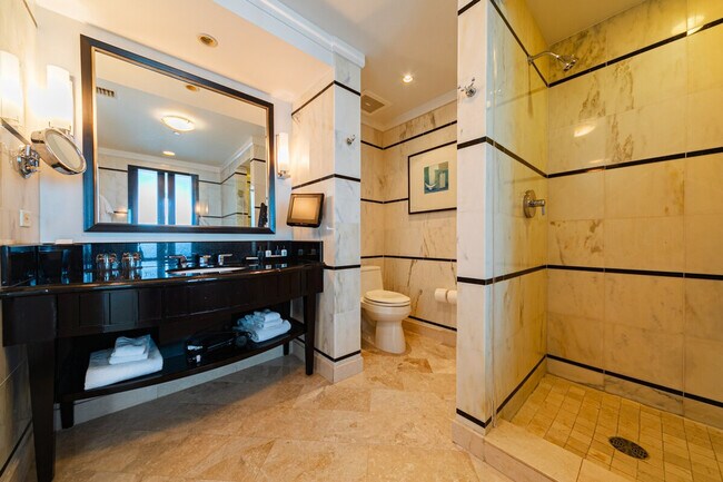Building Photo - 4391 Collins Ave