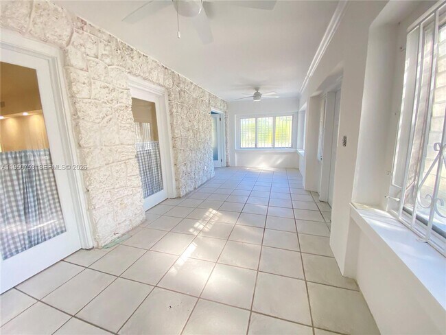 Building Photo - 4600 NE 1st Ave