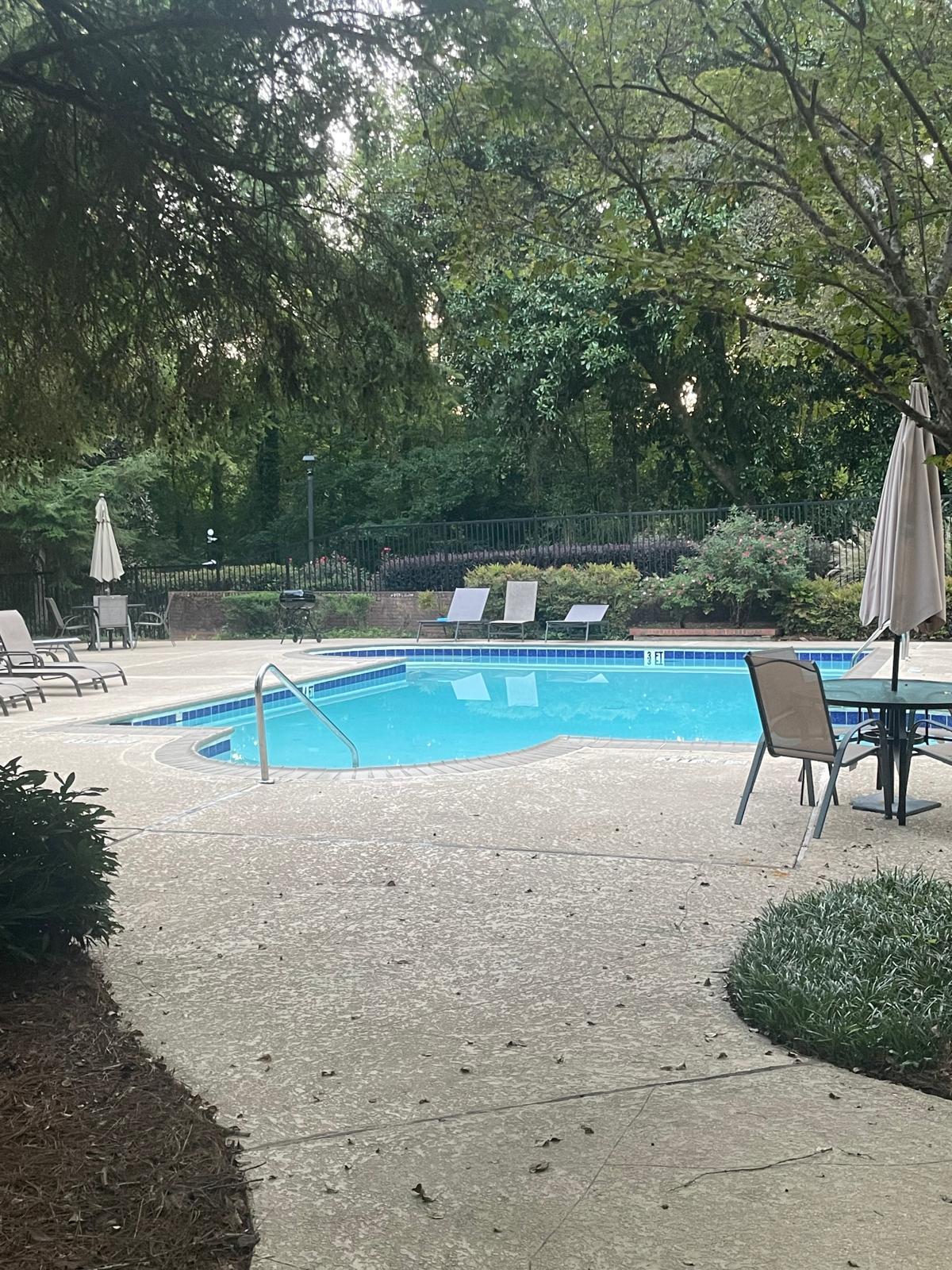 Swimming pool - 6822 Glenridge Dr