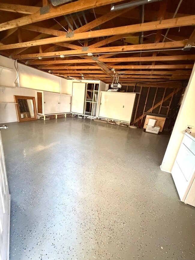 Building Photo - Cozy 2 Bedroom 1.5 Bathroom