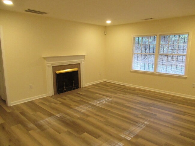 Building Photo - 2032 Rector Dr SW