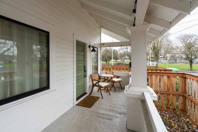 Building Photo - 3324 SE 24th Ave