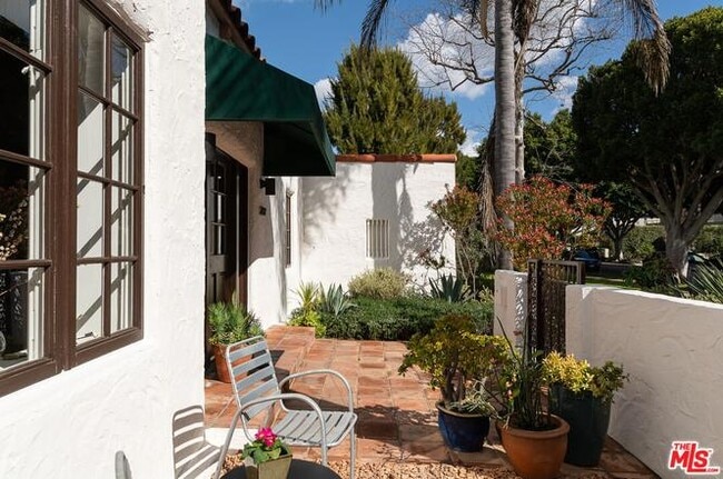 Building Photo - 2337 Hill St