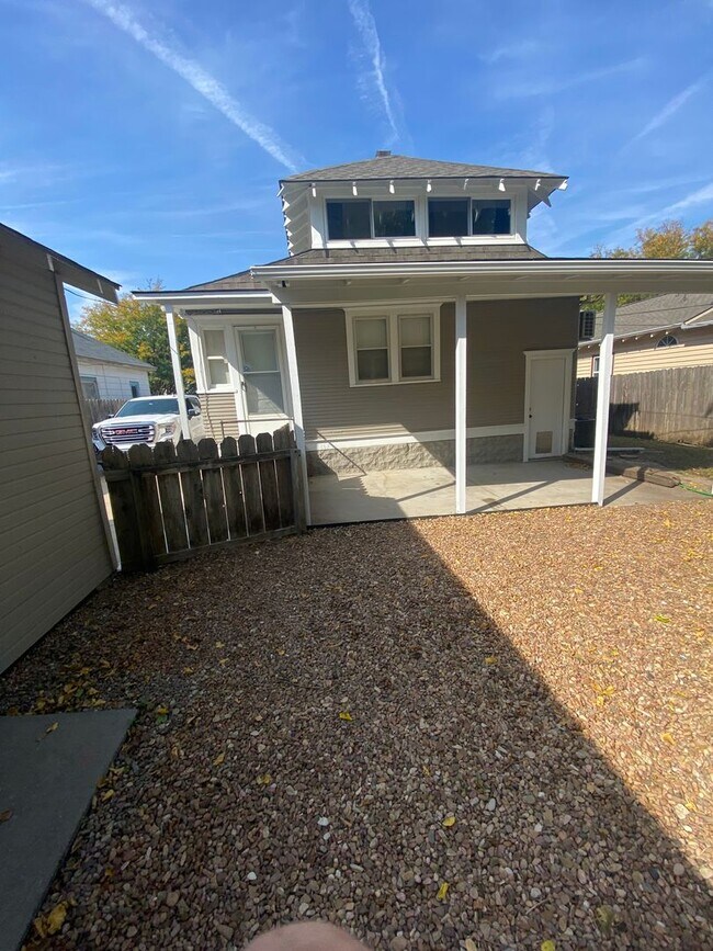 Building Photo - Beautiful 3 bedroom home