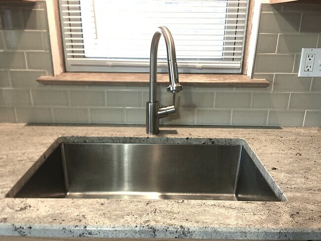 Building Photo - 6408 W Raven St