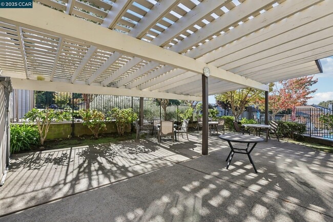 Building Photo - 1035 Alta Mesa Dr