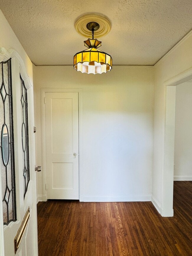 Building Photo - 4-Bedroom just perfect for your family
