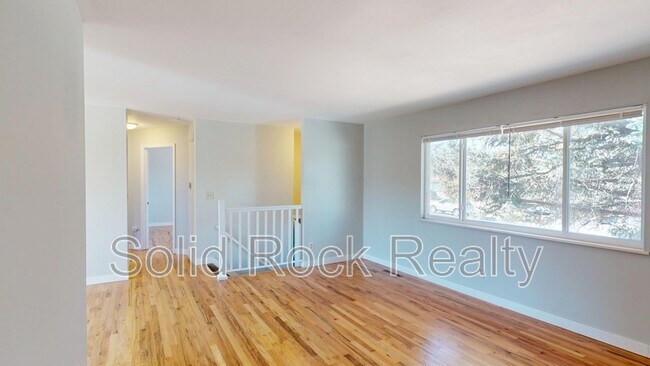 Building Photo - 1615 Shasta Dr