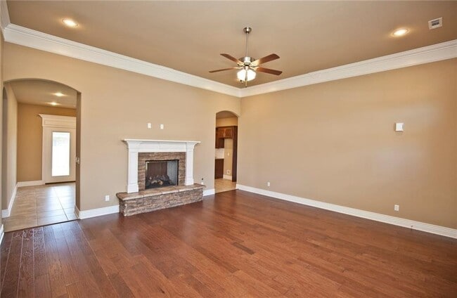 Building Photo - 4609 SW Plumley Ave