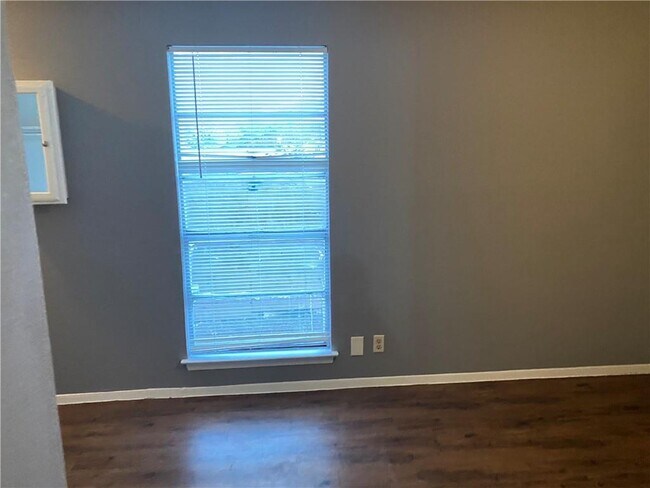 Building Photo - 8919 Galewood Dr