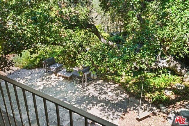 Building Photo - 21344 Colina Dr
