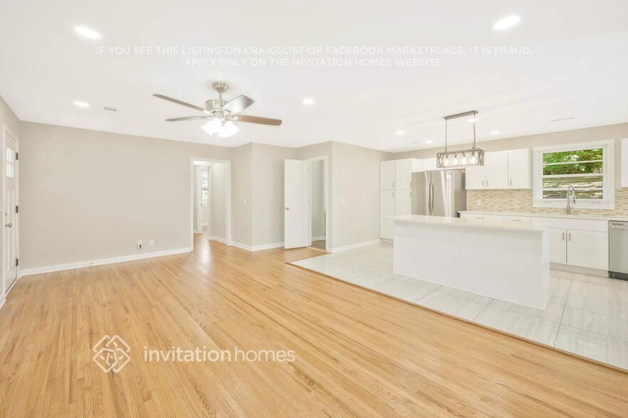 Building Photo - 4856 Torbay Dr