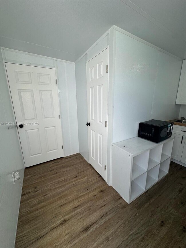 Building Photo - 4341 SW 99th Ct