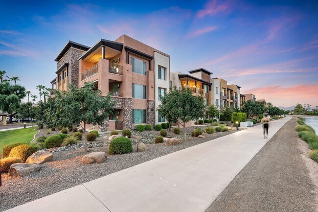 Building Photo - 4803 N Woodmere Fairway