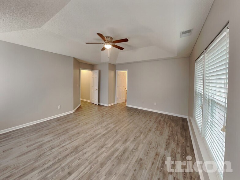 Building Photo - 217 Wild Olive Dr