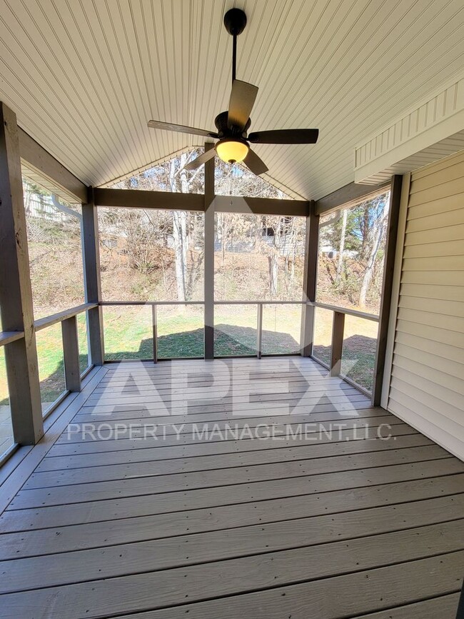 Building Photo - West Knoxville – Beautifully upgraded - 3 Bd/2.5 Single Family Home in Hampton Court Subdivision!!