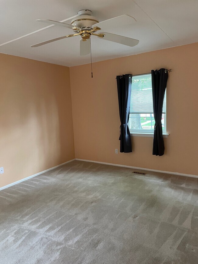 Building Photo - 140 Old Forge Xing