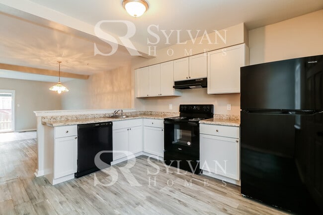 Building Photo - You will love this cozy home!!