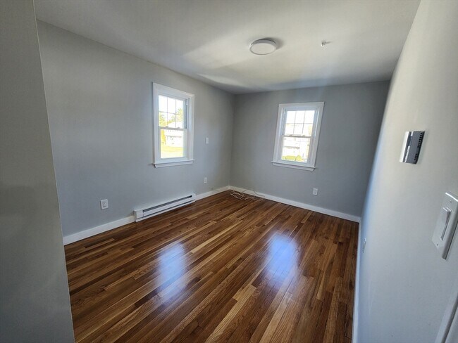 Building Photo - 11 Regina Rd